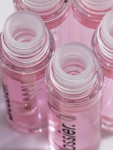 Glossier リップグロス | ナチュラカート - 世界のBESTが見つかる場所